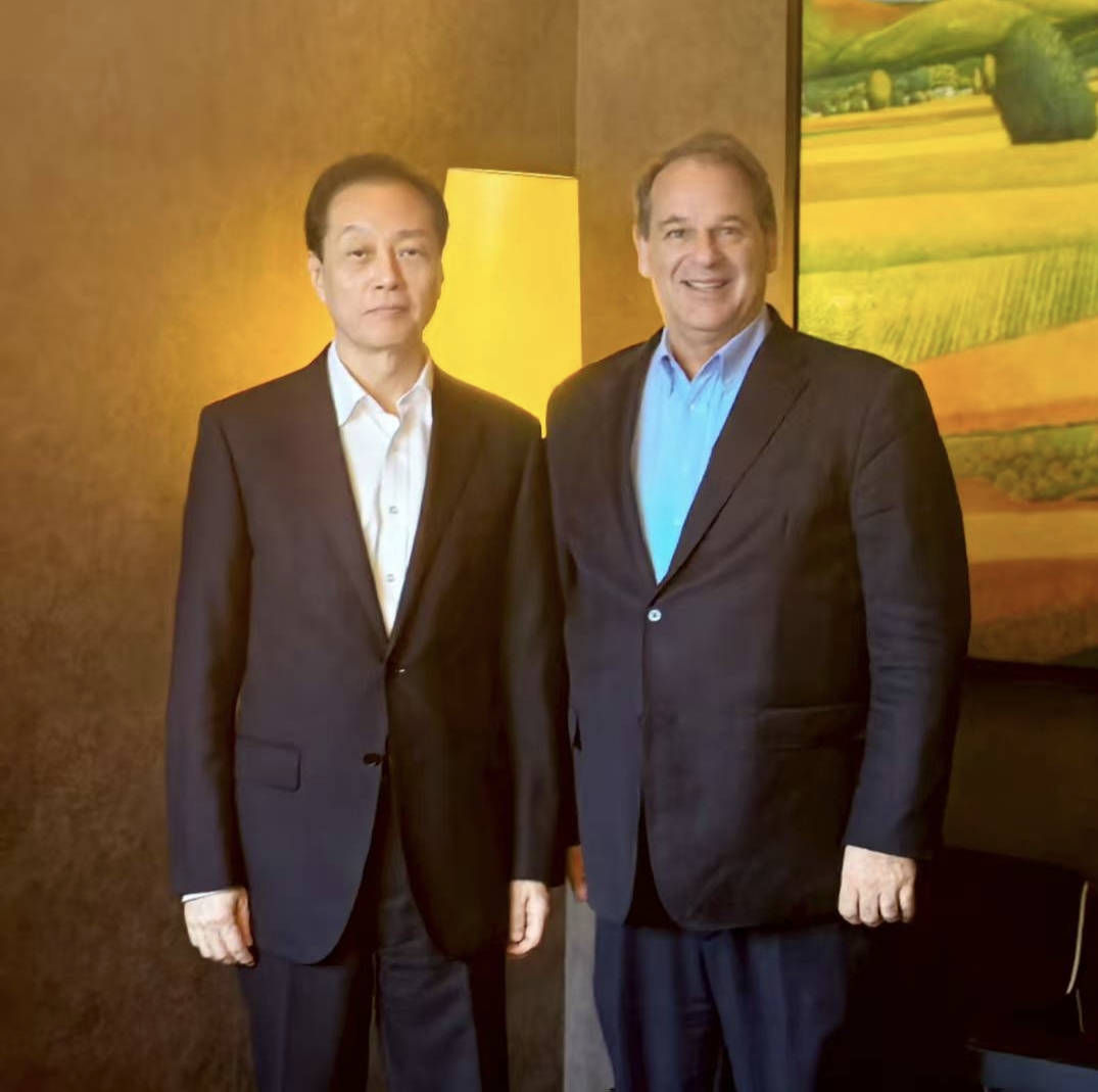 王超会长会见美国美中贸委会会长谭森
